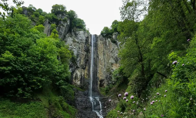 تصویری از آبشار لاتون گیلان