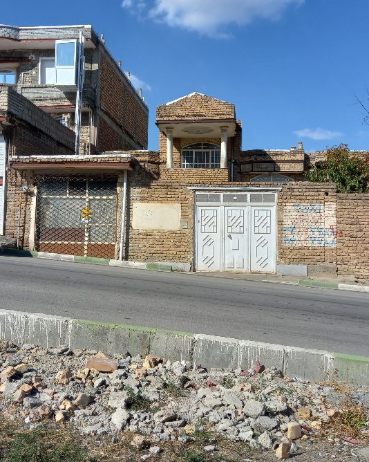خانه مسکونی در شهرک ایثار / خیابان فرخی