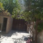 خانه حیاط دار دو طبقه بازسازی شده در خاوران