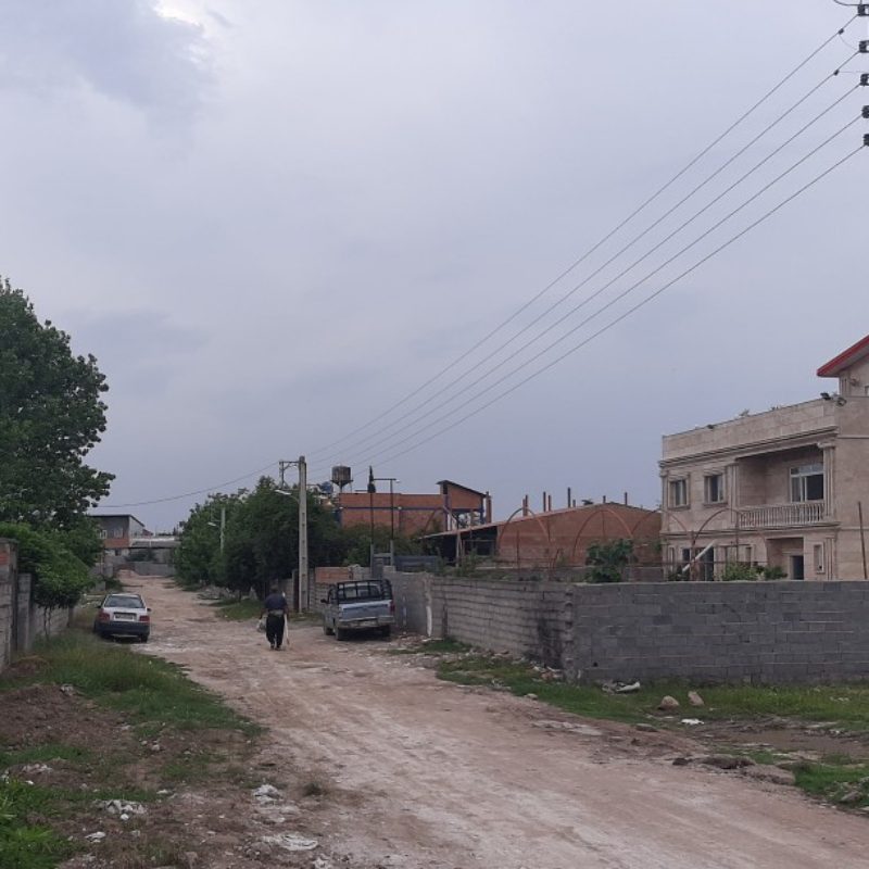 تصویر کوچه منتهی به زمین در روستای هردرود قائمشهر