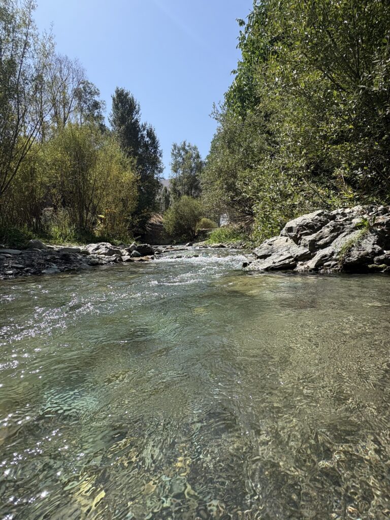 تصویر منظره زیباس رودخانه در روستای سرک در آسارا